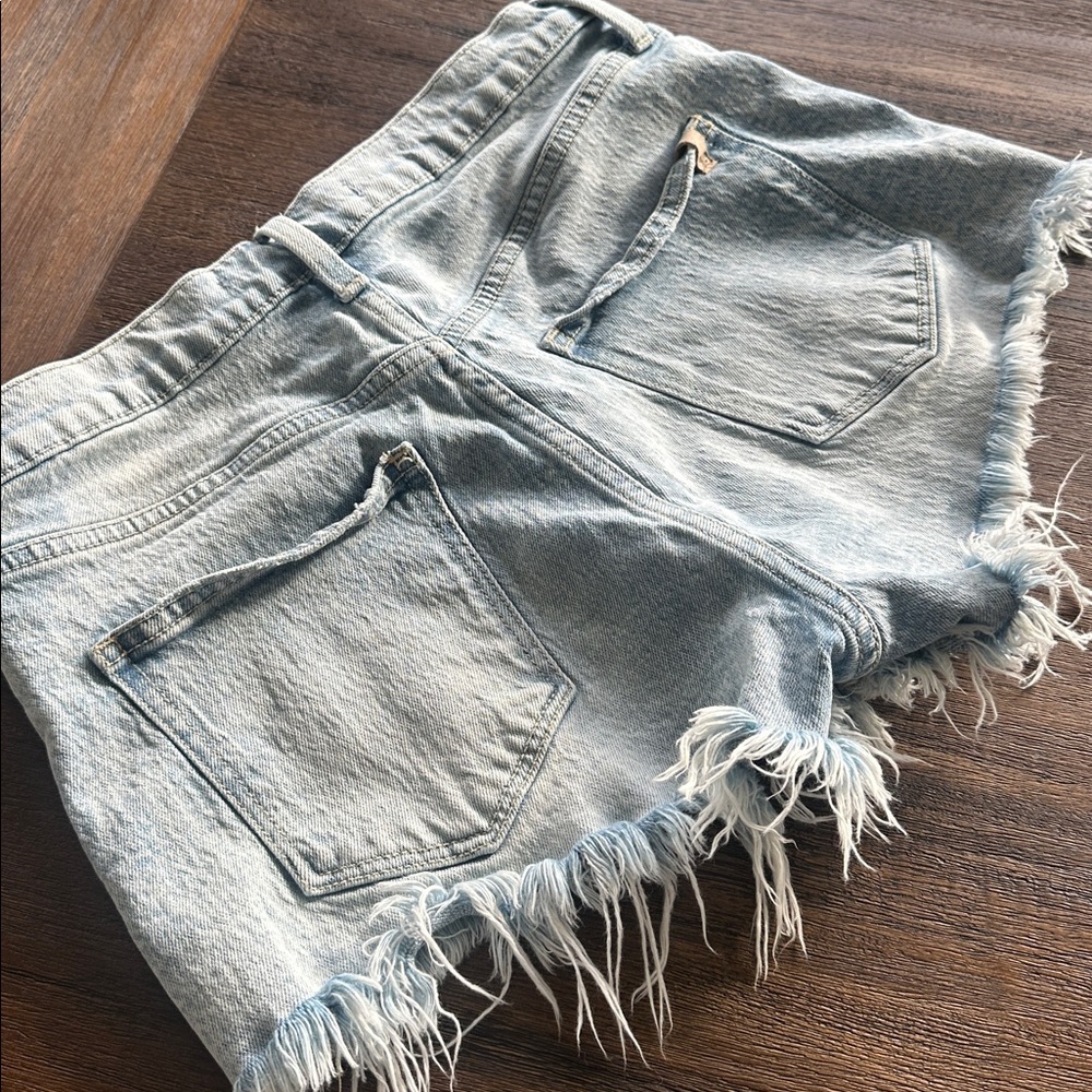 Joe's Jeans Light Blue Distressed Frayed Hem Denim Shorts - Picture 4 of 9